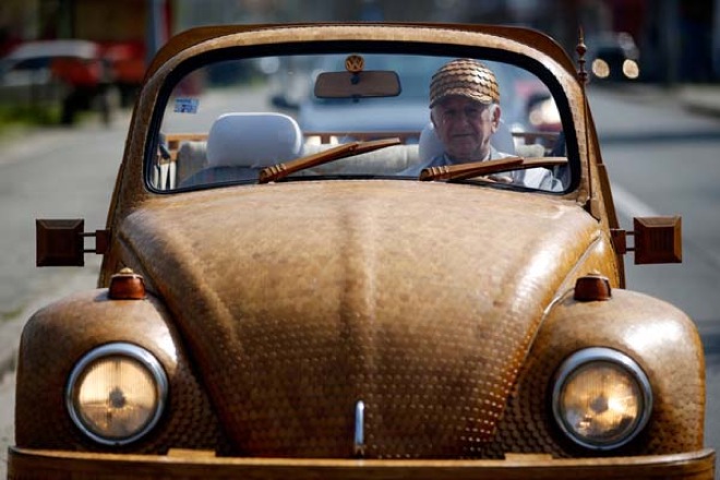 Amazingly Detailed Body Art On A Volkswagen Beetle (9